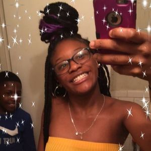 Meet your Posher, Monique